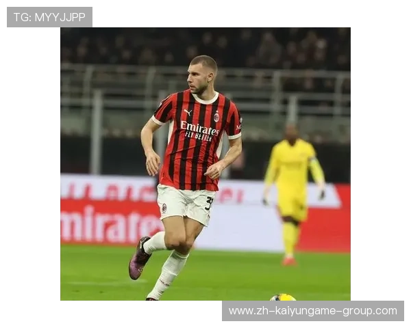 AC米兰多点围攻禁区，特奥抽射未能命中